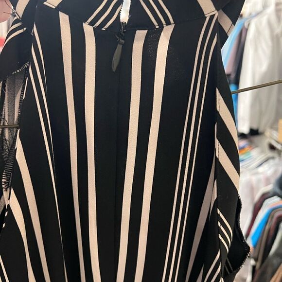 New York & Co striped navy and white halter style jumpsuit size small - Picture 6 of 10